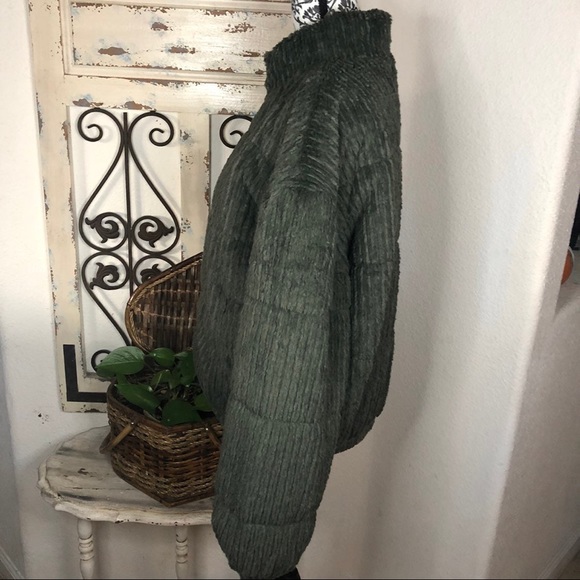 Selling a super cute and trendy jacket! - Picture 2 of 3